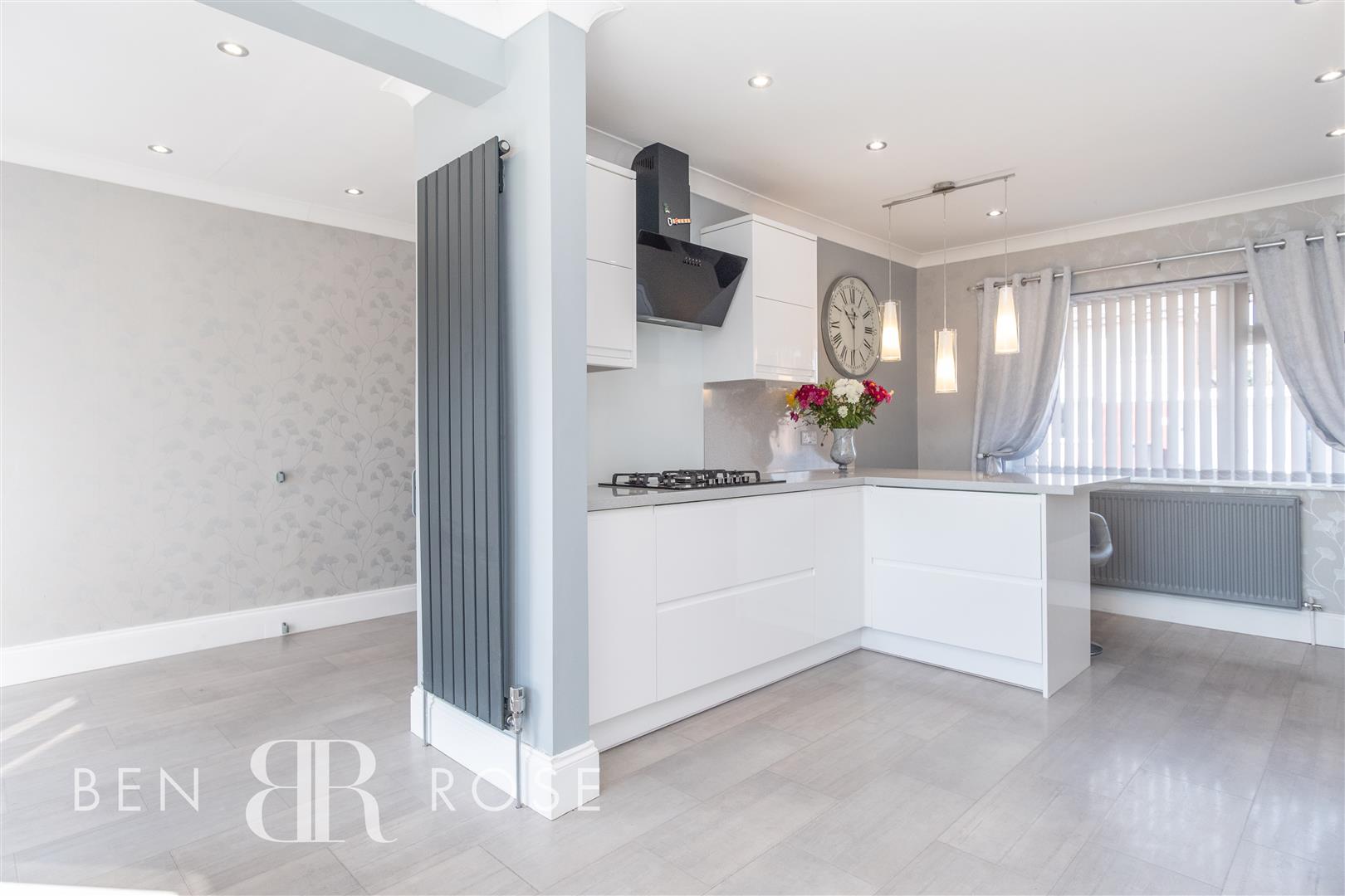 4 bed property in Rockburgh Crescent, Preston